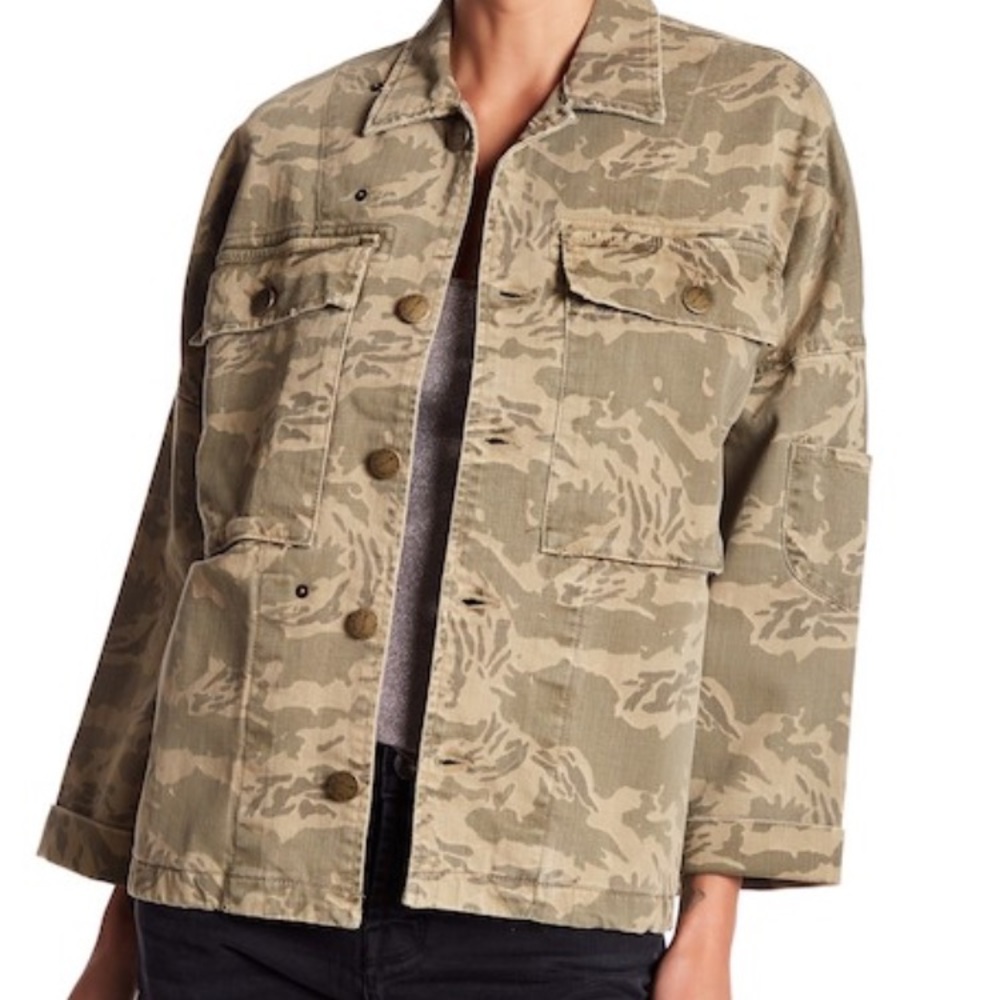 Oversized Current/Elliot camo jacket size xs!